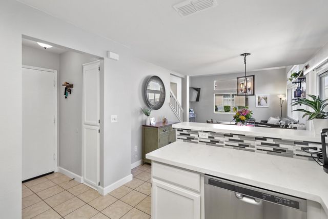 6334 Laguna Mirage Ln, Elk Grove, CA 95758