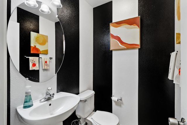 6334 Laguna Mirage Ln, Elk Grove, CA 95758