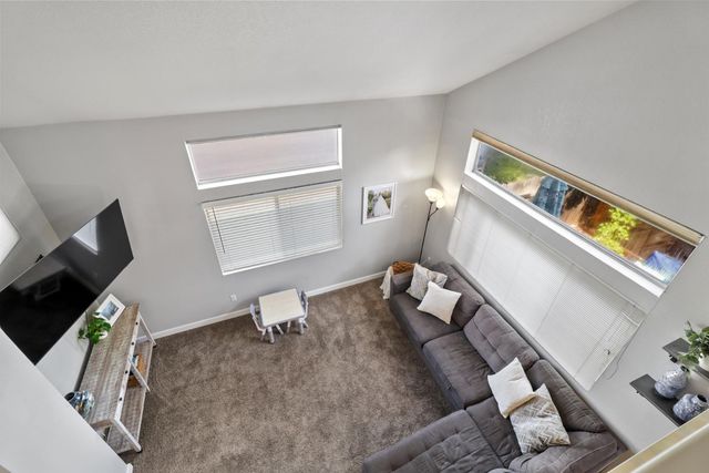 6334 Laguna Mirage Ln, Elk Grove, CA 95758