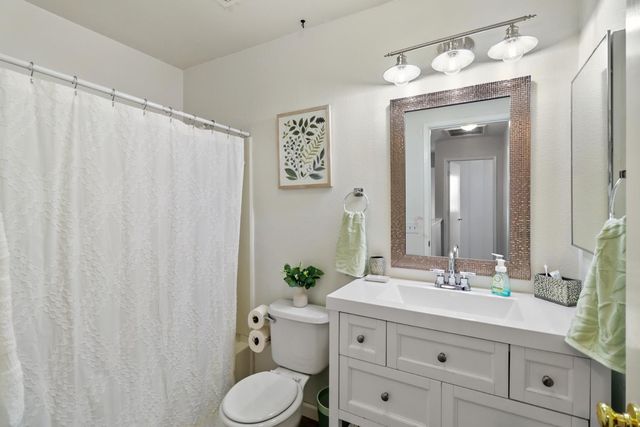 6334 Laguna Mirage Ln, Elk Grove, CA 95758