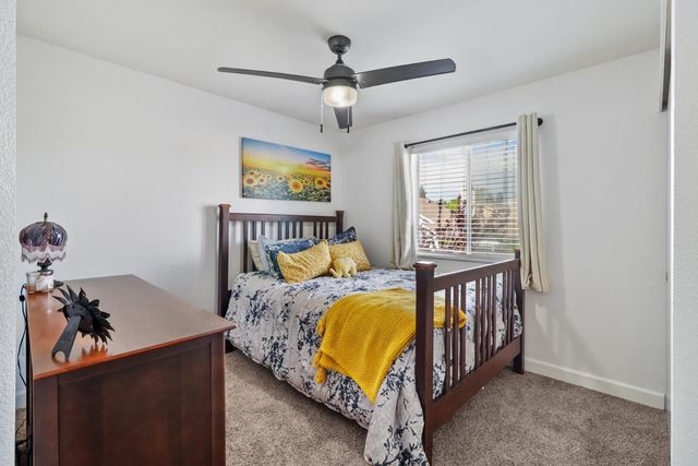 6334 Laguna Mirage Ln, Elk Grove, CA 95758