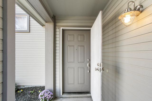 6334 Laguna Mirage Ln, Elk Grove, CA 95758