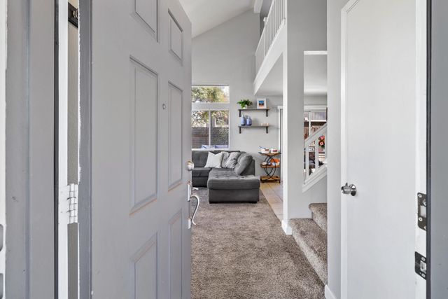 6334 Laguna Mirage Ln, Elk Grove, CA 95758