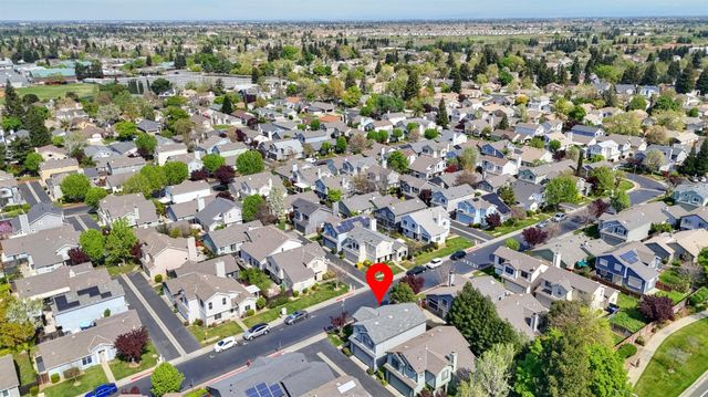 6334 Laguna Mirage Ln, Elk Grove, CA 95758