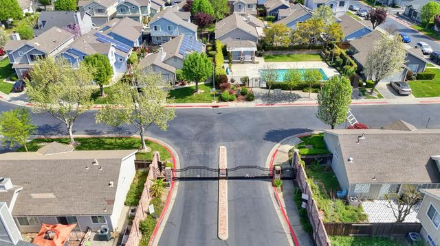 6334 Laguna Mirage Ln, Elk Grove, CA 95758