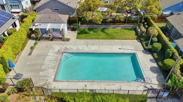 6334 Laguna Mirage Ln, Elk Grove, CA 95758