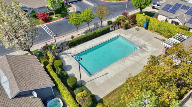 6334 Laguna Mirage Ln, Elk Grove, CA 95758