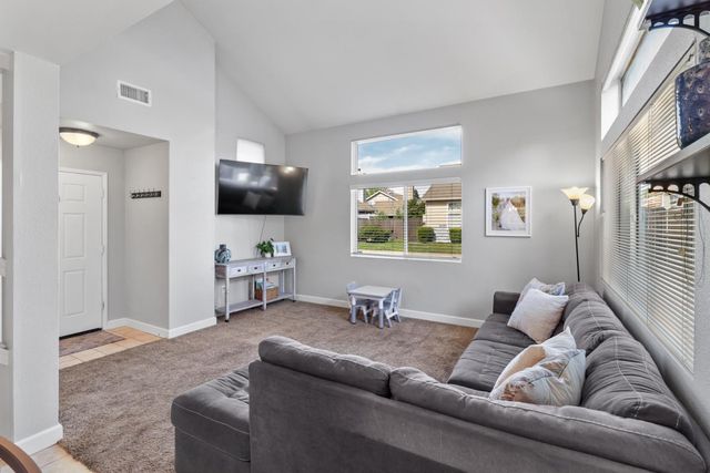 6334 Laguna Mirage Ln, Elk Grove, CA 95758