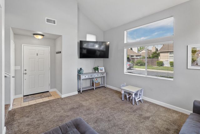 6334 Laguna Mirage Ln, Elk Grove, CA 95758