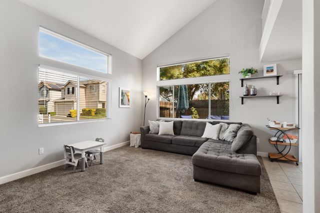 6334 Laguna Mirage Ln, Elk Grove, CA 95758