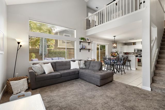 6334 Laguna Mirage Ln, Elk Grove, CA 95758