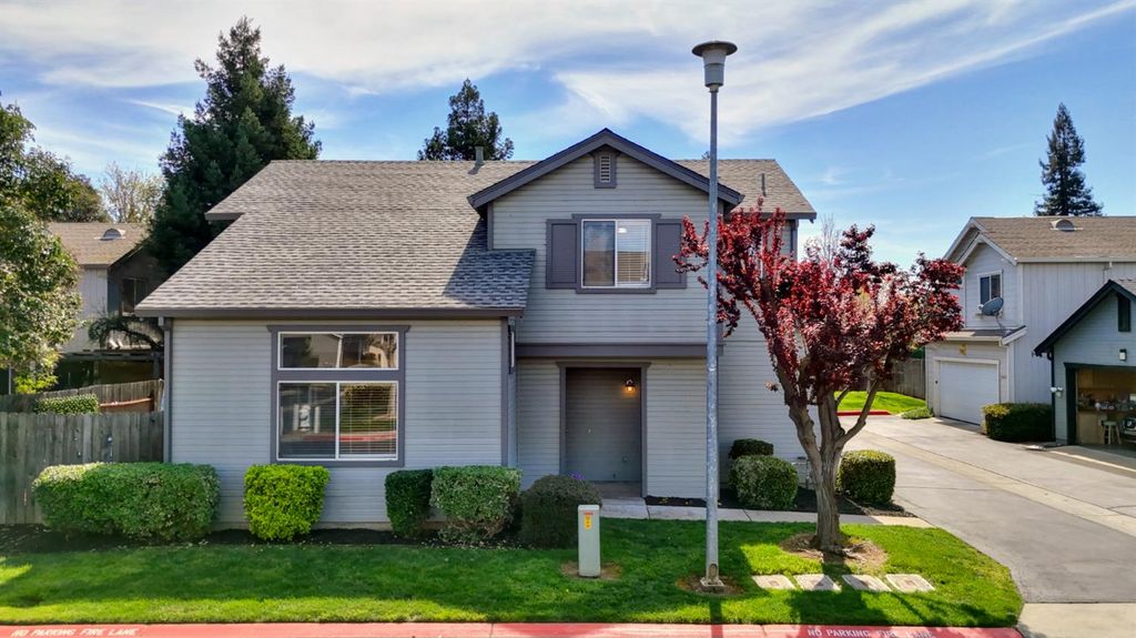 6334 Laguna Mirage Ln, Elk Grove, CA 95758