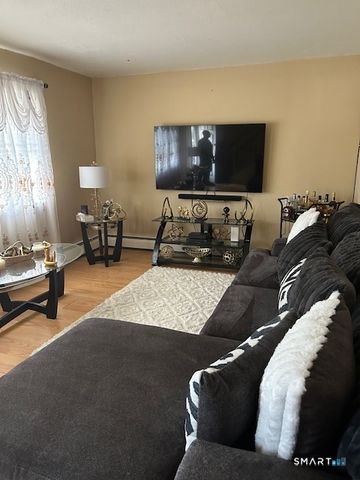 92 Angel Drive APT C, Waterbury, CT 06708