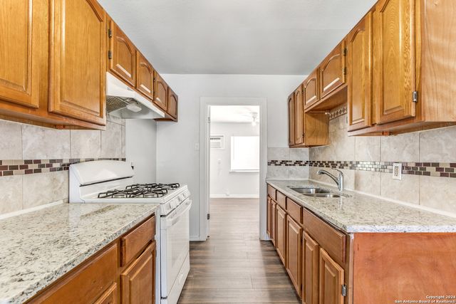 6139 Lawn Valley, San Antonio, TX 78242