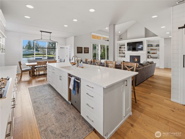 28911 220th Place SE, Black Diamond, WA 98010