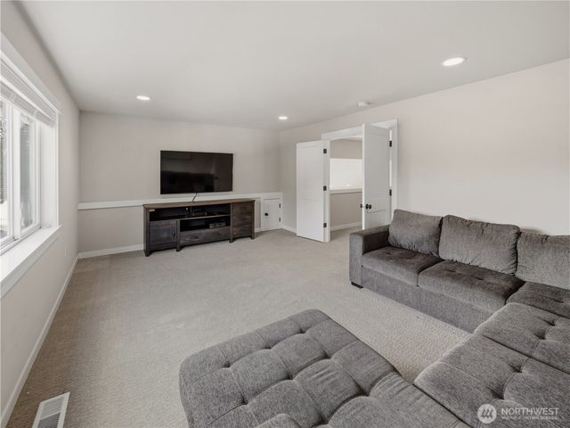 28911 220th Place SE, Black Diamond, WA 98010