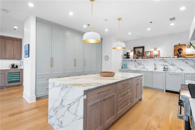 2881 Peachtree Road NE 2201, Atlanta, GA 30305