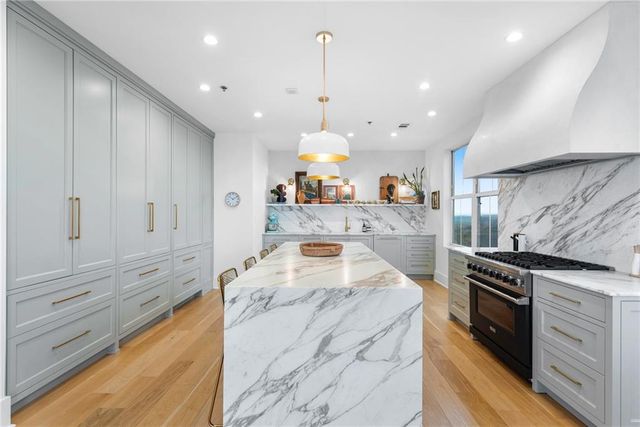 2881 Peachtree Road NE 2201, Atlanta, GA 30305