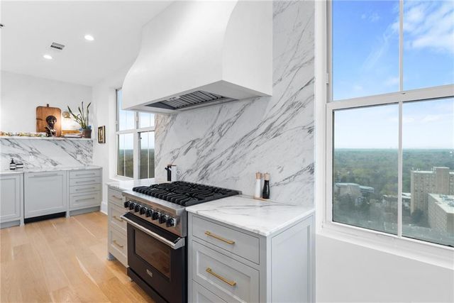 2881 Peachtree Road NE 2201, Atlanta, GA 30305