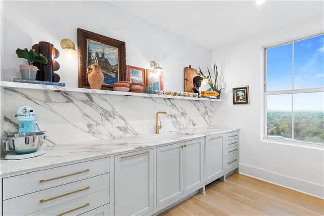 2881 Peachtree Road NE 2201, Atlanta, GA 30305