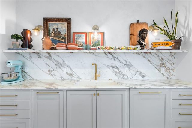 2881 Peachtree Road NE 2201, Atlanta, GA 30305