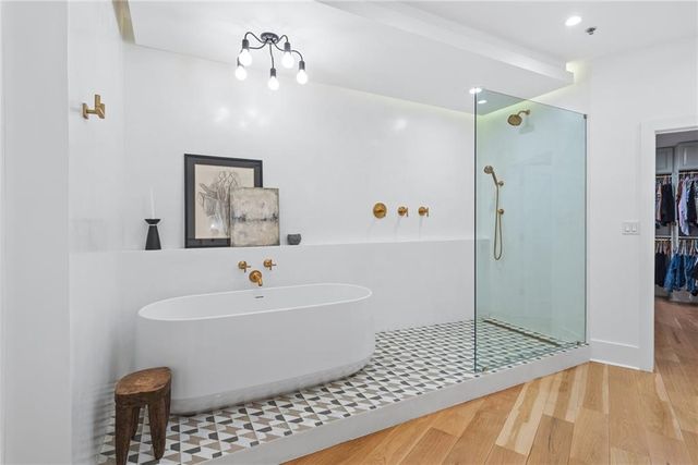 2881 Peachtree Road NE 2201, Atlanta, GA 30305