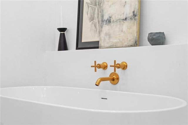 2881 Peachtree Road NE 2201, Atlanta, GA 30305