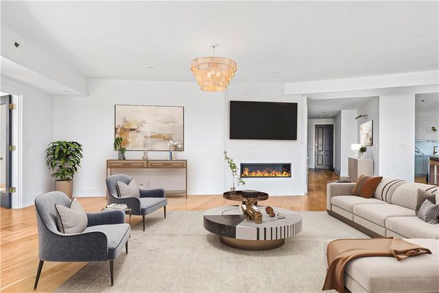 2881 Peachtree Road NE 2201, Atlanta, GA 30305