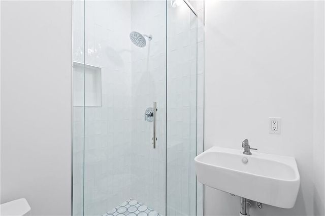 2881 Peachtree Road NE 2201, Atlanta, GA 30305