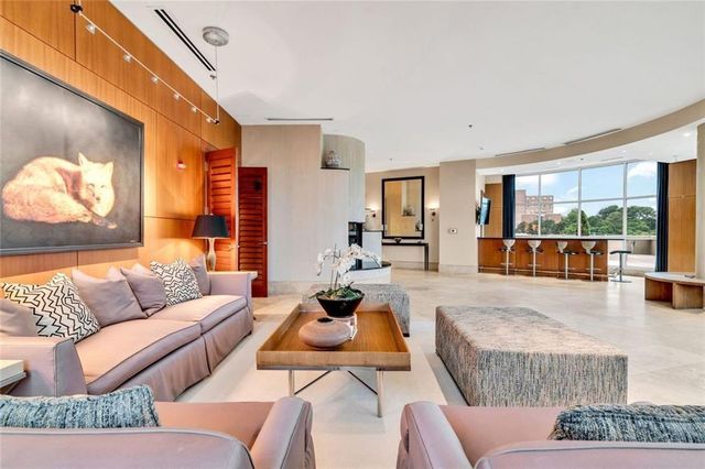 2881 Peachtree Road NE 2201, Atlanta, GA 30305