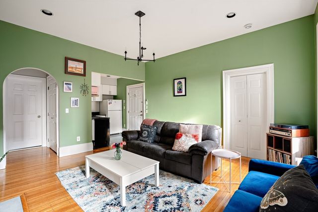 565 Massachusetts Ave. 4, Boston, MA 02118