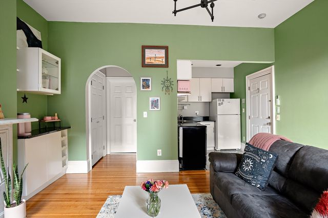 565 Massachusetts Ave. 4, Boston, MA 02118