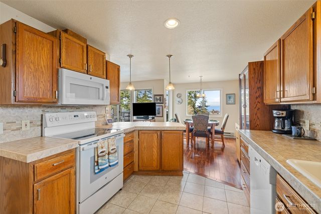 1728 W 6th Street, Port Angeles, WA 98363