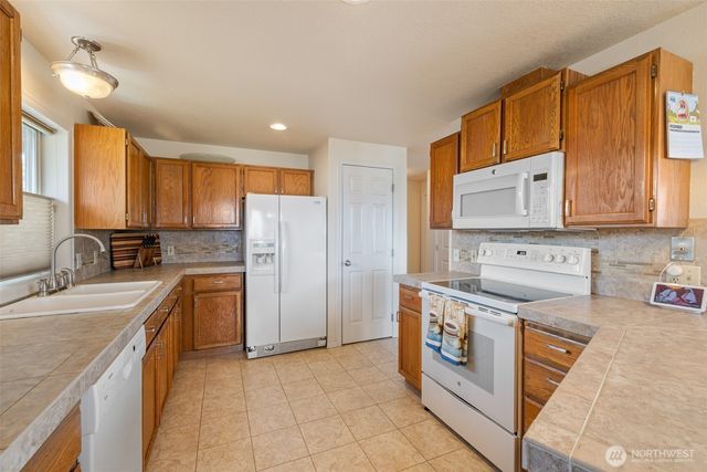 1728 W 6th Street, Port Angeles, WA 98363