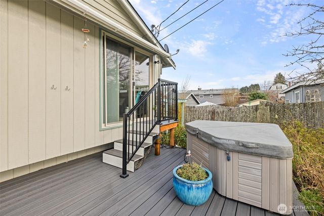 1728 W 6th Street, Port Angeles, WA 98363