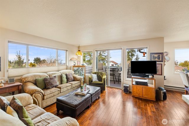 1728 W 6th Street, Port Angeles, WA 98363