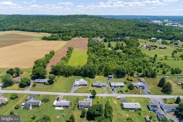1180 STATION RD, Palm, PA 18070