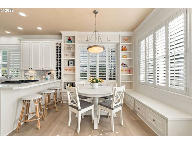 1610 OAK St, Lake Oswego, OR 97034