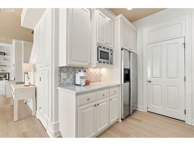 1610 OAK St, Lake Oswego, OR 97034