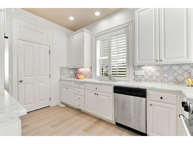 1610 OAK St, Lake Oswego, OR 97034