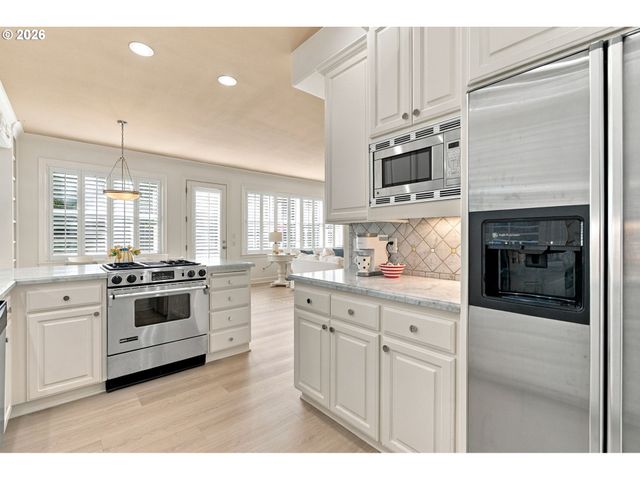 1610 OAK St, Lake Oswego, OR 97034