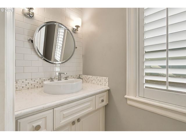 1610 OAK St, Lake Oswego, OR 97034