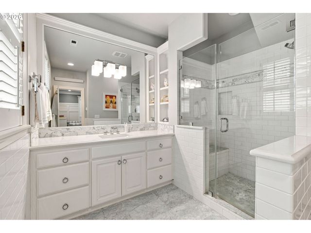 1610 OAK St, Lake Oswego, OR 97034