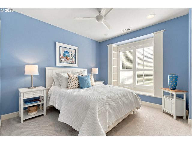 1610 OAK St, Lake Oswego, OR 97034