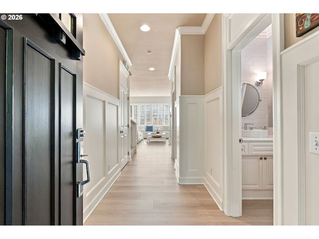 1610 OAK St, Lake Oswego, OR 97034