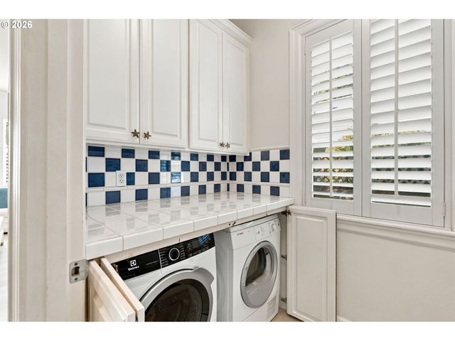 1610 OAK St, Lake Oswego, OR 97034