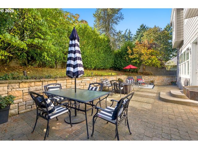 1610 OAK St, Lake Oswego, OR 97034