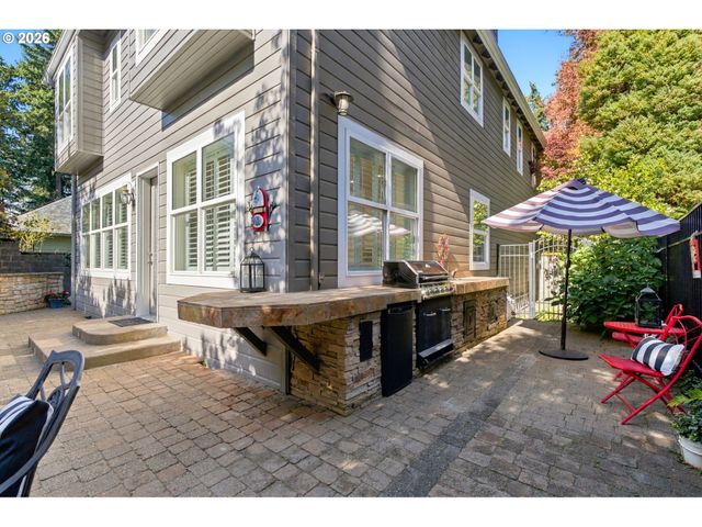 1610 OAK St, Lake Oswego, OR 97034