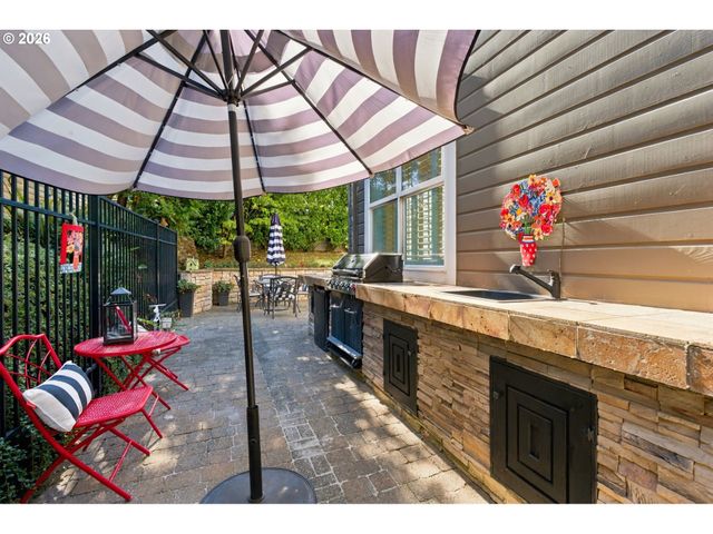 1610 OAK St, Lake Oswego, OR 97034