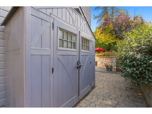 1610 OAK St, Lake Oswego, OR 97034